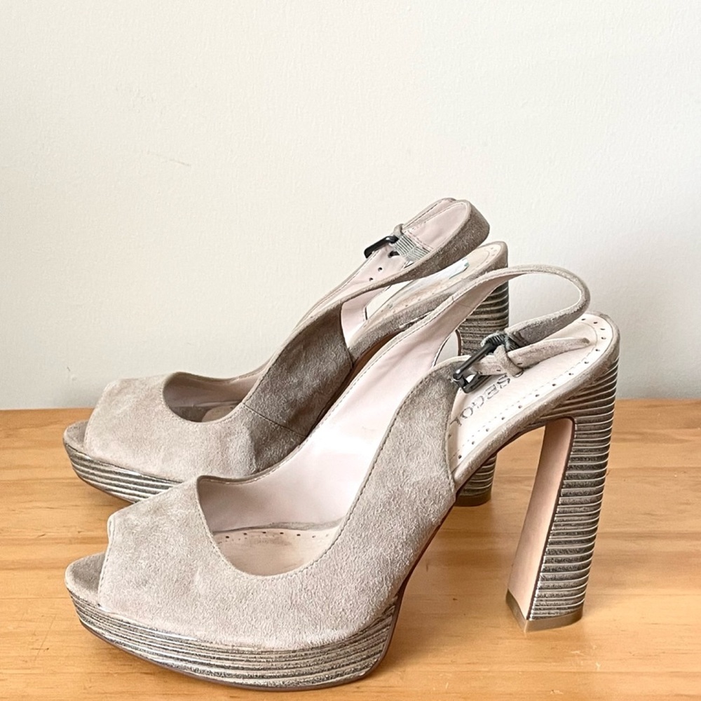 Rosegold “Nadia” Suede Platform Shoes Light Taupe Size 8.5 (38.5)